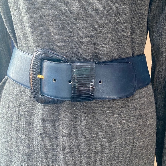 Genuine Lizard Blue Buckle Belt Small
SIZE - it fits like a small best - Picture 1 of 4